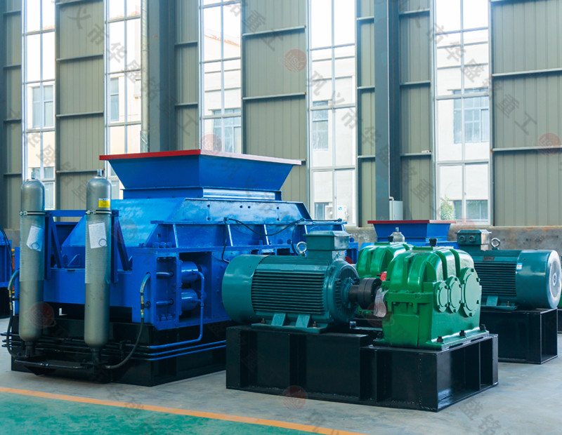 專吃回料制砂機(jī)_瓜米石對(duì)輥制沙機(jī)_砂場用對(duì)輥制砂機(jī)報(bào)價(jià)
